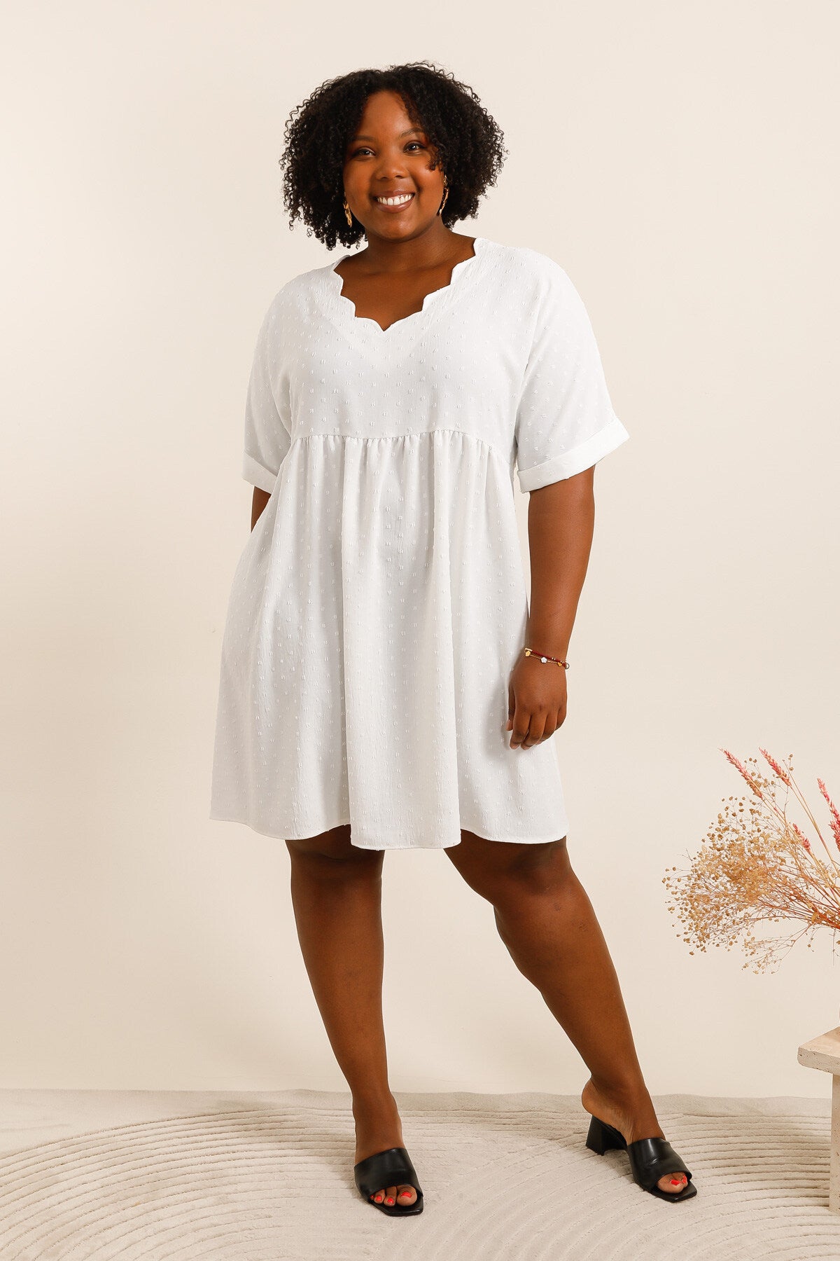 Fluid tunic with short sleeves in Claudine Grande Collar for summer i Stor Storlek