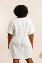 Fluid tunika med korta ärmar i Claudine Grande krage för sommaren i stor storlek