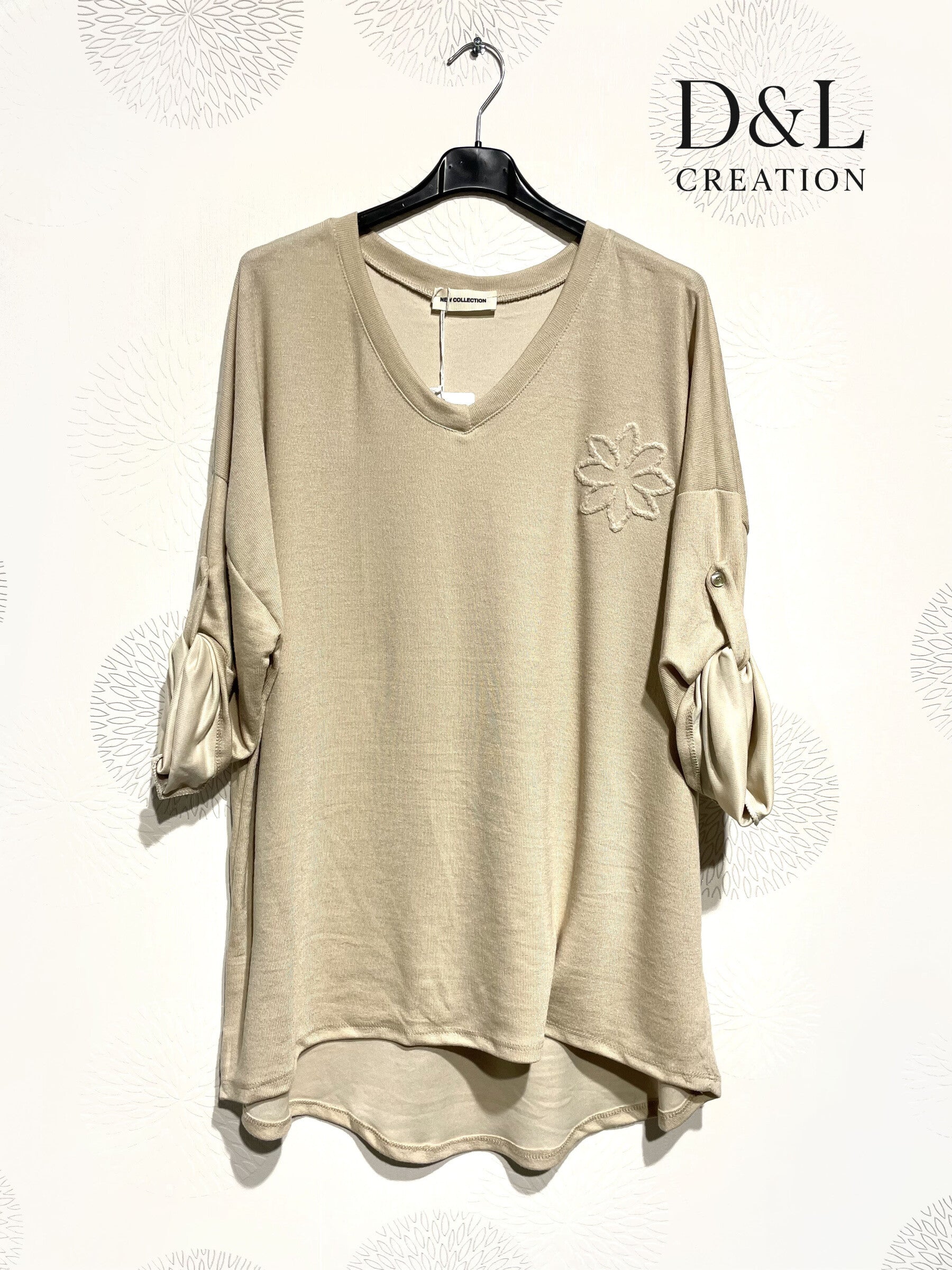 Plus size tunic with floral embroidery T38 to T54 i Stor Storlek