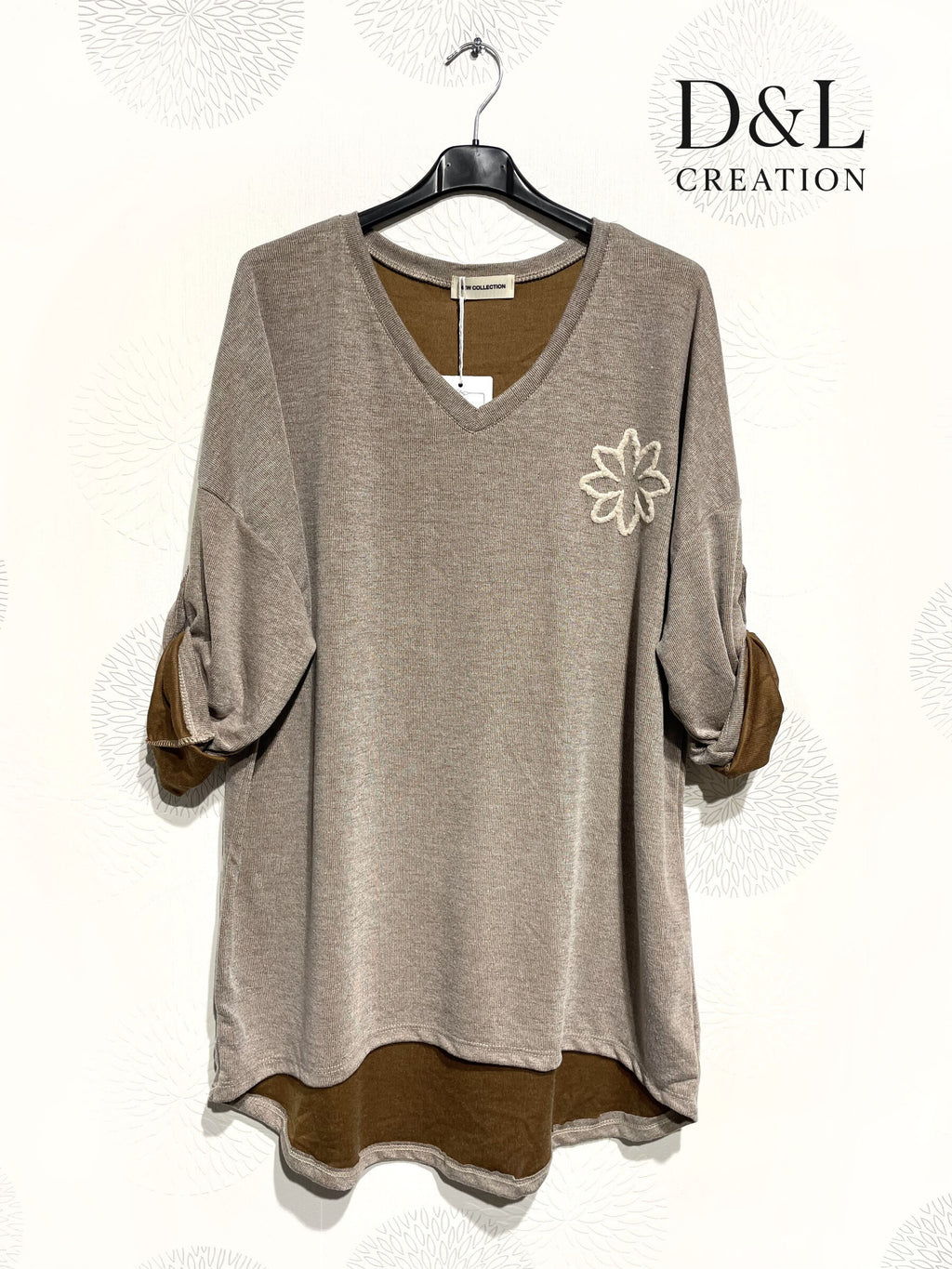 Plus size tunic with floral embroidery T38 to T54 i Stor Storlek