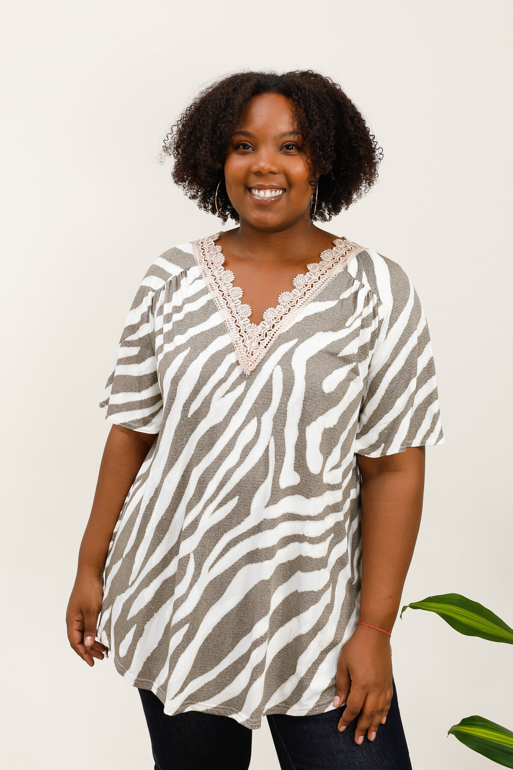 Lace V -neck printed tunic i Stor Storlek