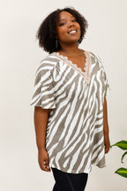 Lace V-hals tryckt tunika i stor storlek