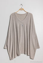 Soft V-neck oversized sweater with star i Stor Storlek
