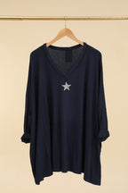 Soft V-neck oversized sweater with star i Stor Storlek