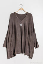 Soft V-neck oversized sweater with star i Stor Storlek