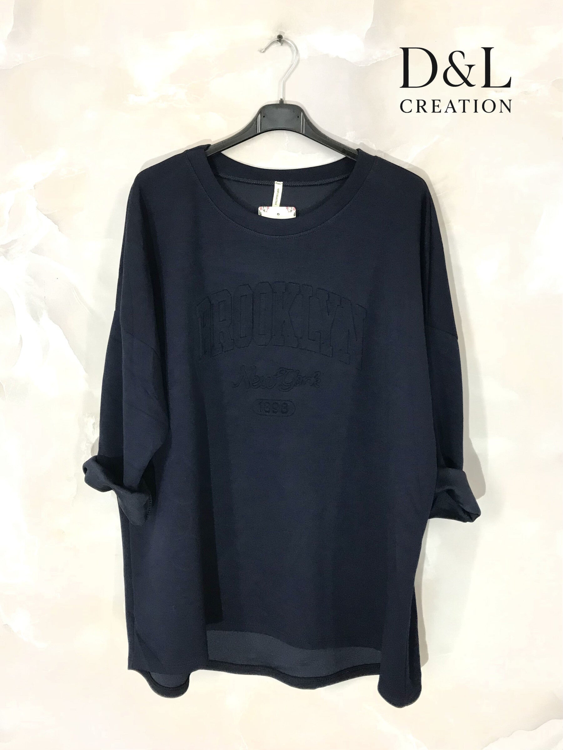 Brooklyn Print Sweatshirt-Stil Tunika i Storlek T38 till T54