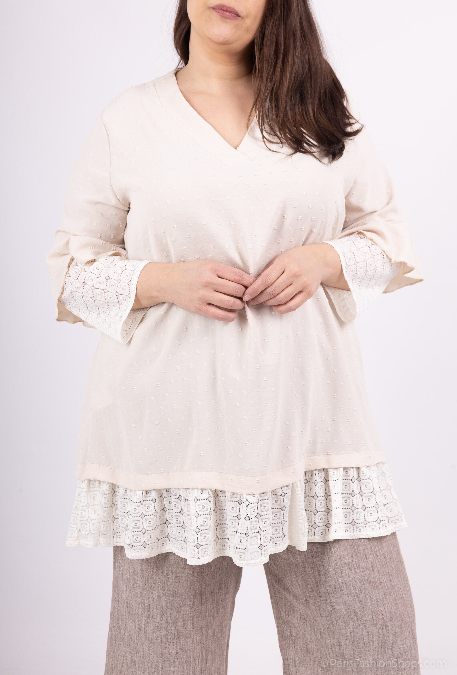 Plus Size Ruffled Tunic med Spetsärmar
