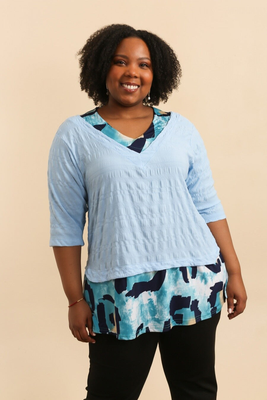 Tunikor i kortärmad bubbeltyg i färgblock i stor storlek