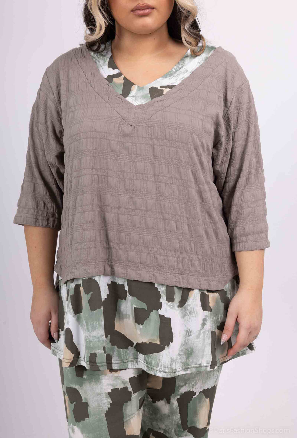 Plus Size Tunics in short -sleeved bubble fabrics in color block